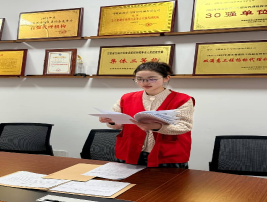 以学习为翼  赴专业之约—记2025年第四季度“学习之星”吴卉